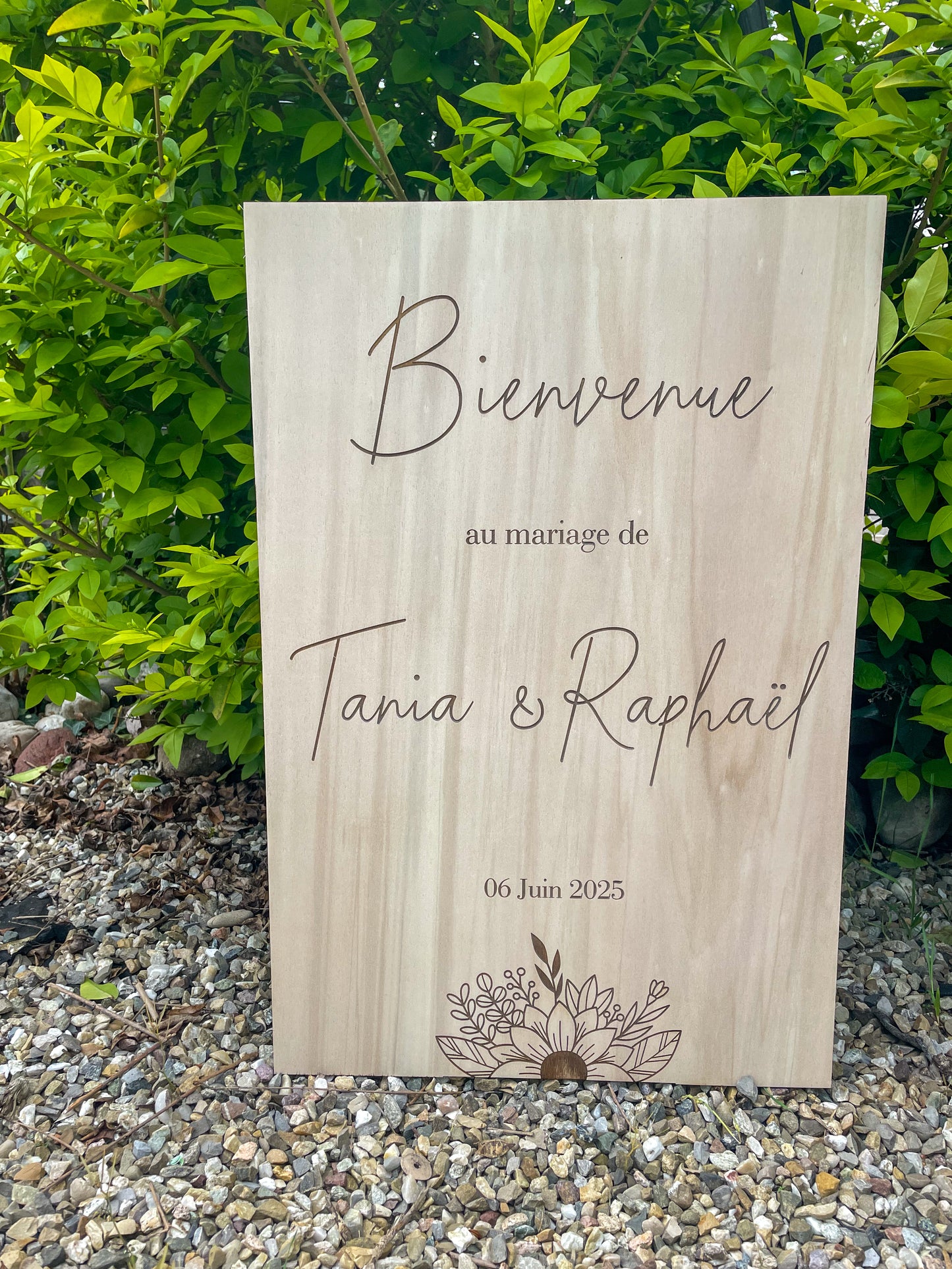 Panneau de bienvenue gravé motif petit bouquet floral