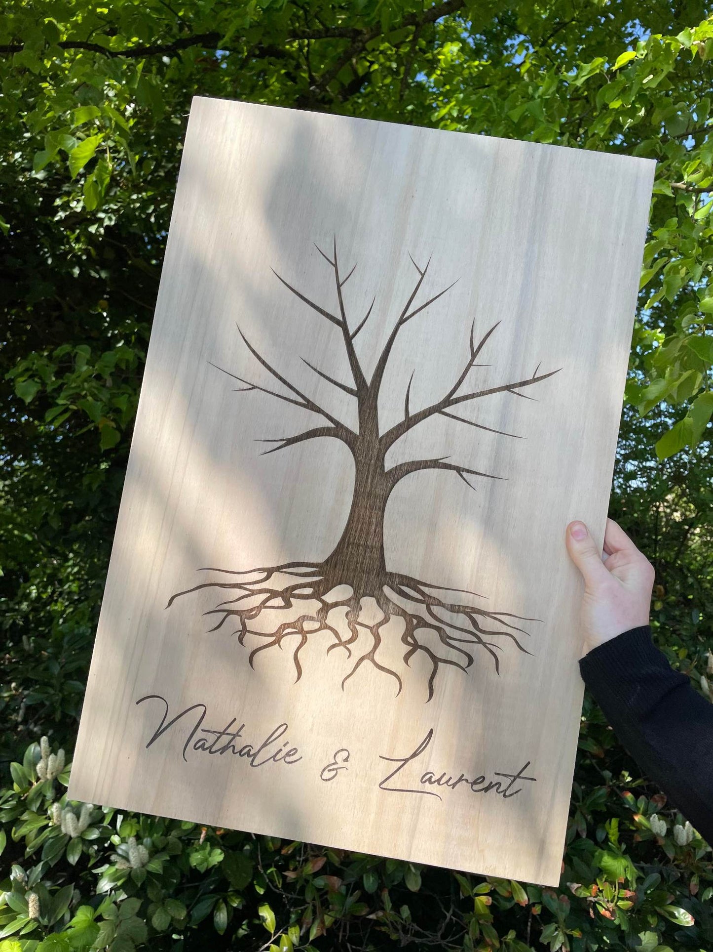 Livre d'or version arbre à empreintes gravé en bois