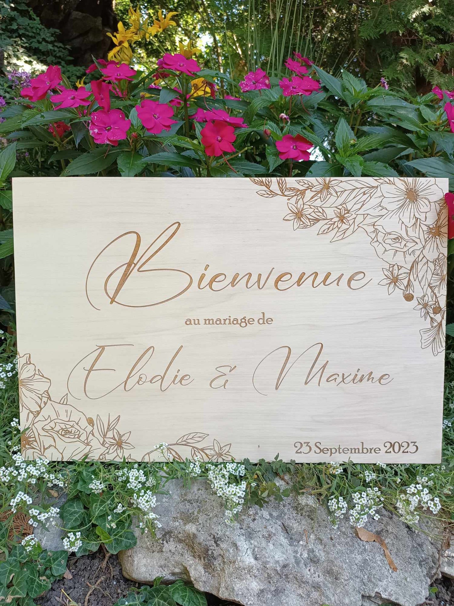 Panneau de bienvenue gravé motif fleurs