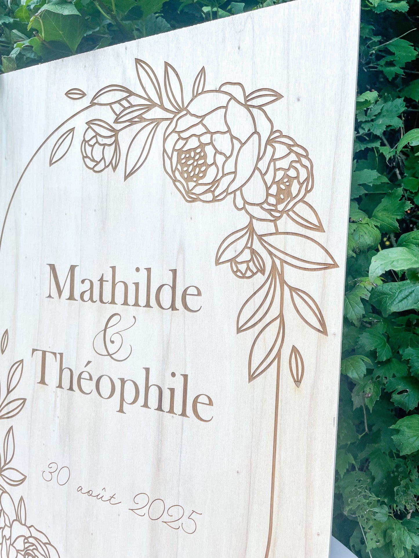 Panneau de bienvenue gravé motif encadré floral