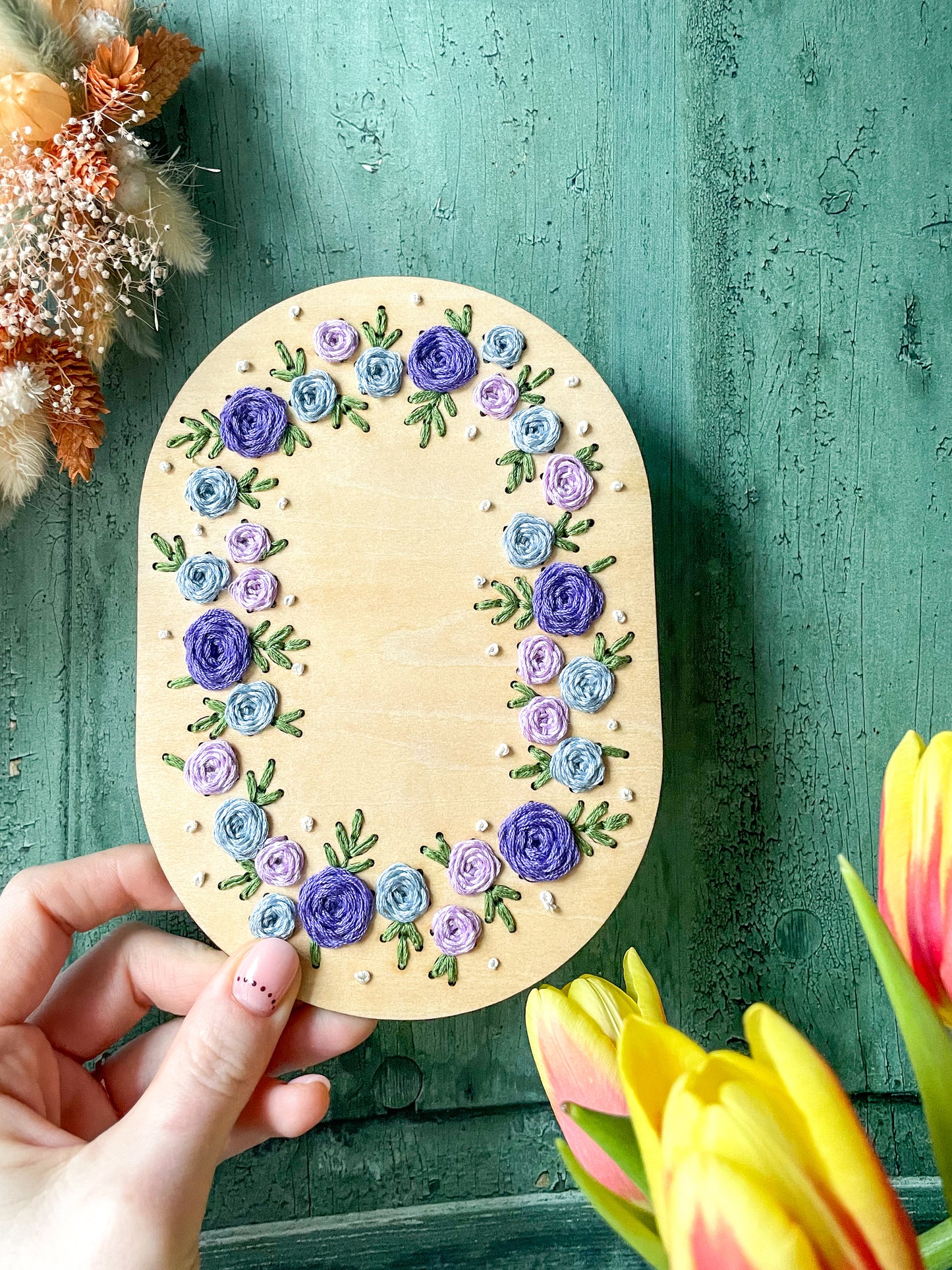 Base de broderie seule couronne de roses – Bois prêt à broder