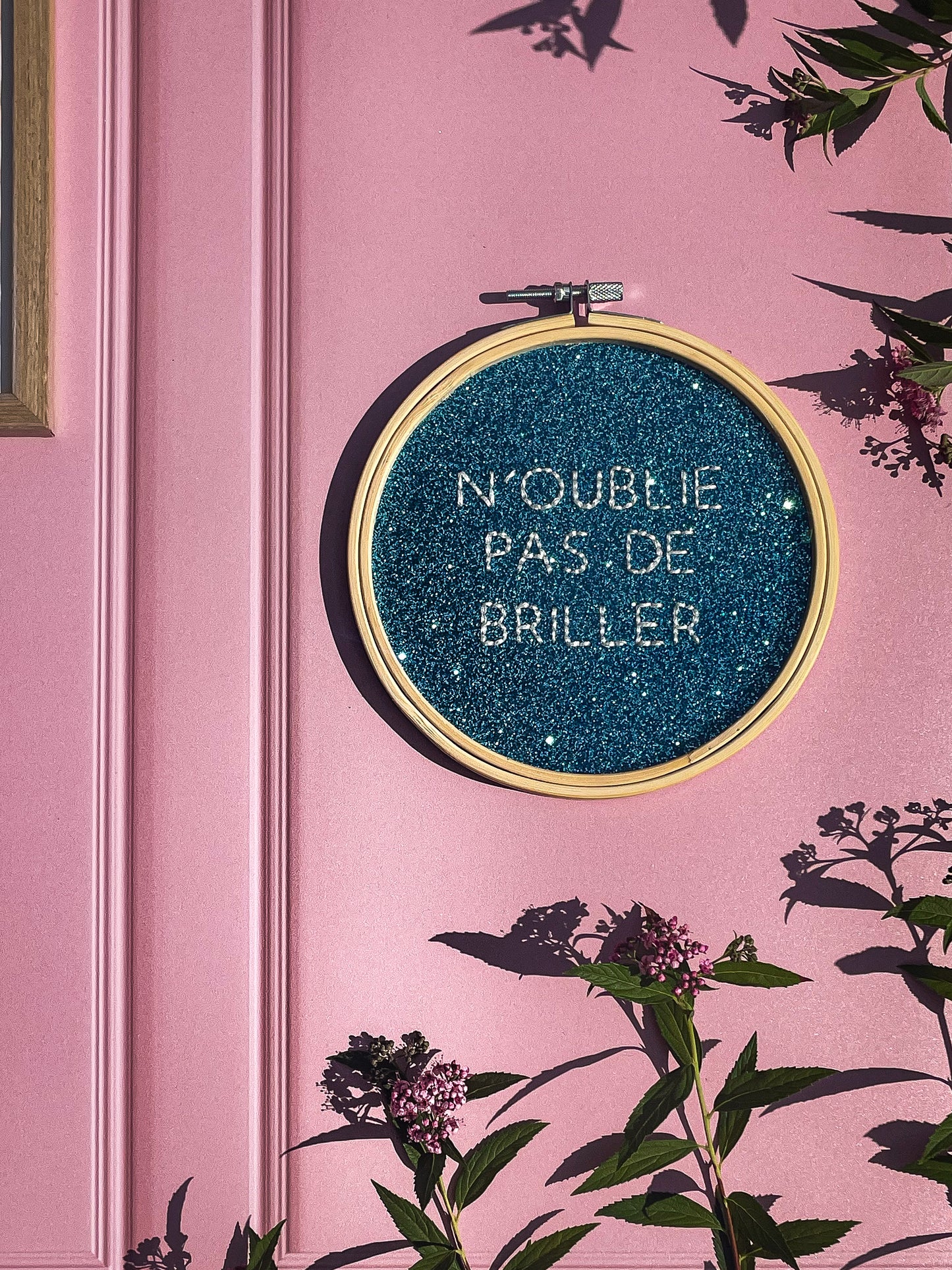 Broderie sur acrylique – N’OUBLIE PAS DE BRILLER - BLEU Création artisanale en édition limitée