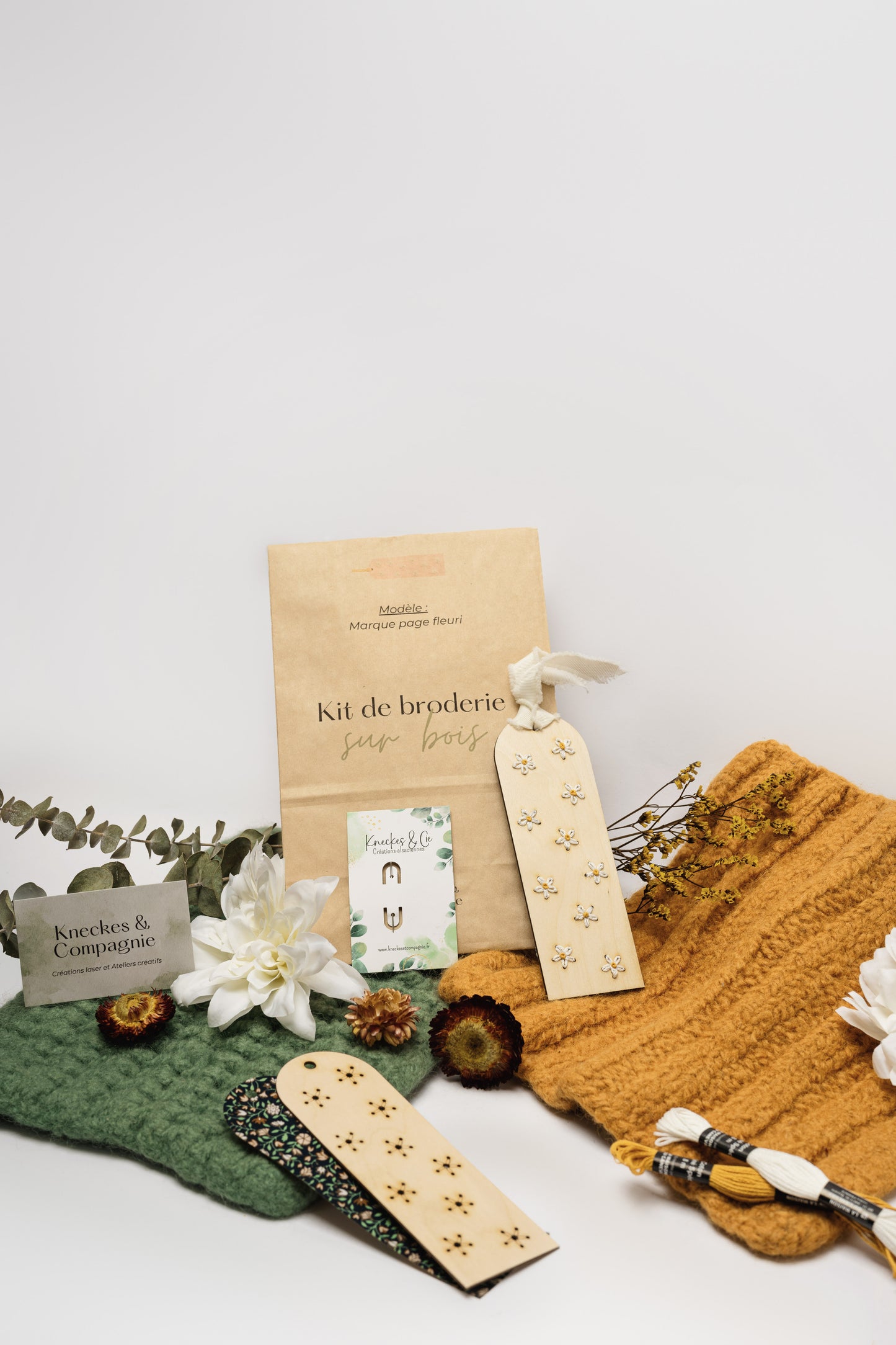 Kit de broderie marque page fleurs