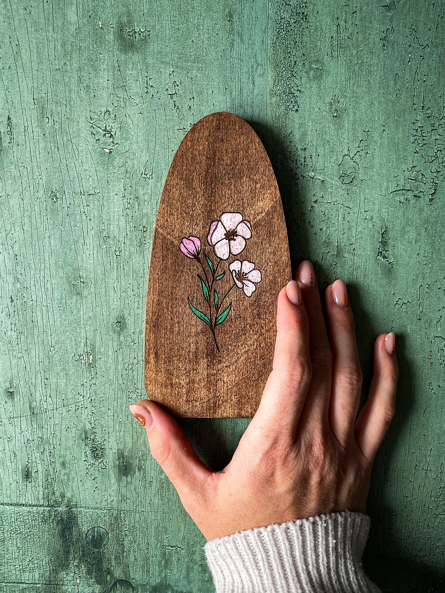 Étui en bois gravé pour ciseaux de broderie avec couvercle magnétique