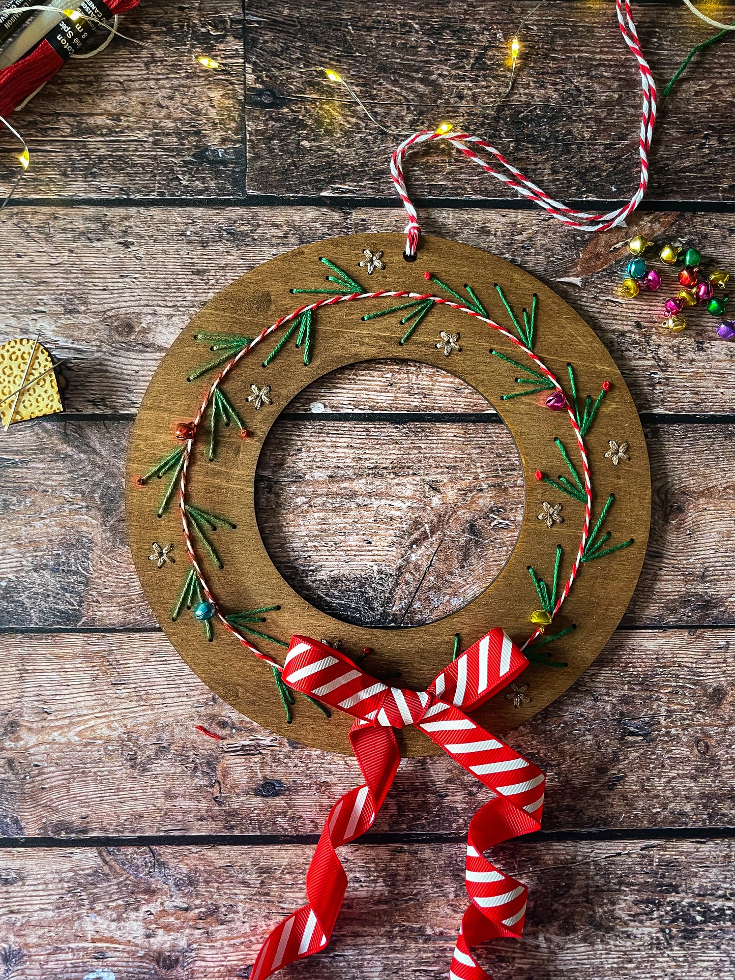 Kit de broderie couronne de Noël