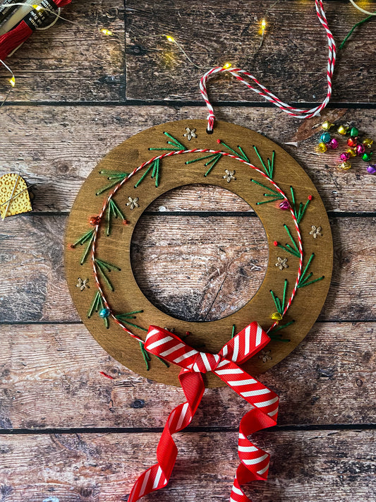 Kit de broderie couronne de Noël