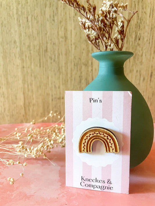 Pin’s motif arc-en-ciel en bois