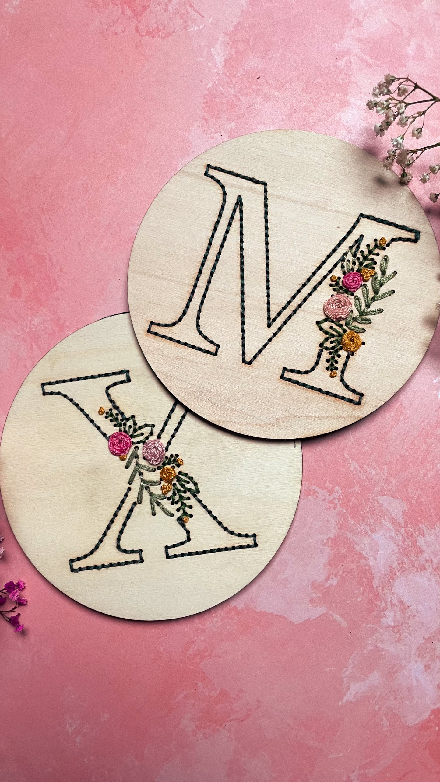 Kit de broderie lettrine fleurie