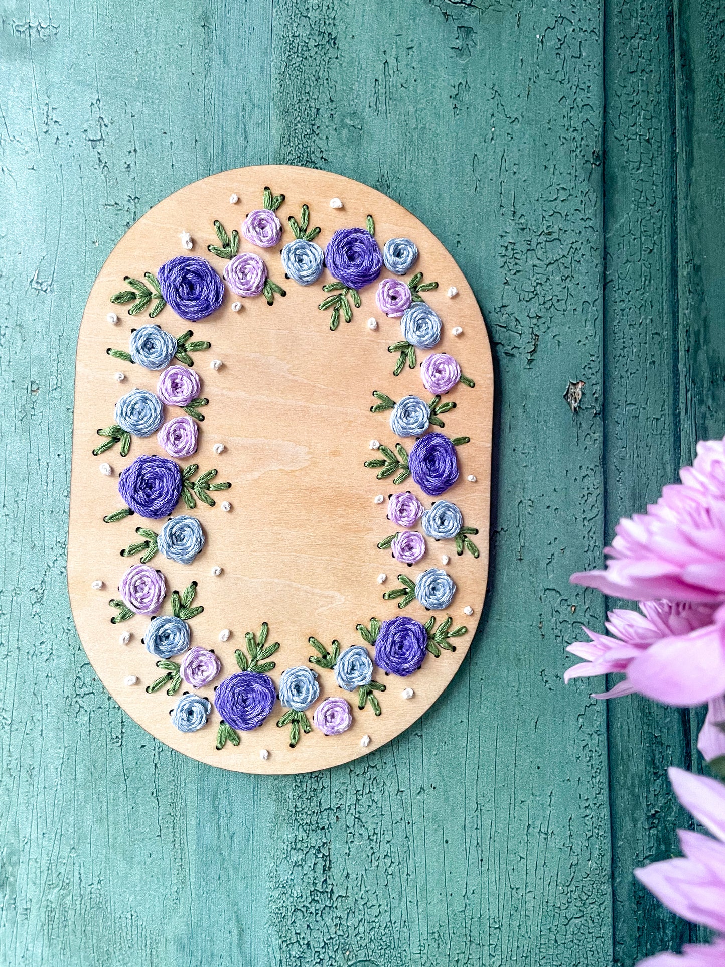 Base de broderie seule couronne de roses – Bois prêt à broder