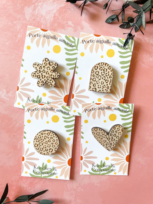 Lot de 4 porte-aiguilles aimantés en bois – Fait main – Aimant puissant – Accessoire broderie - Collection Graou Animal - Léopard