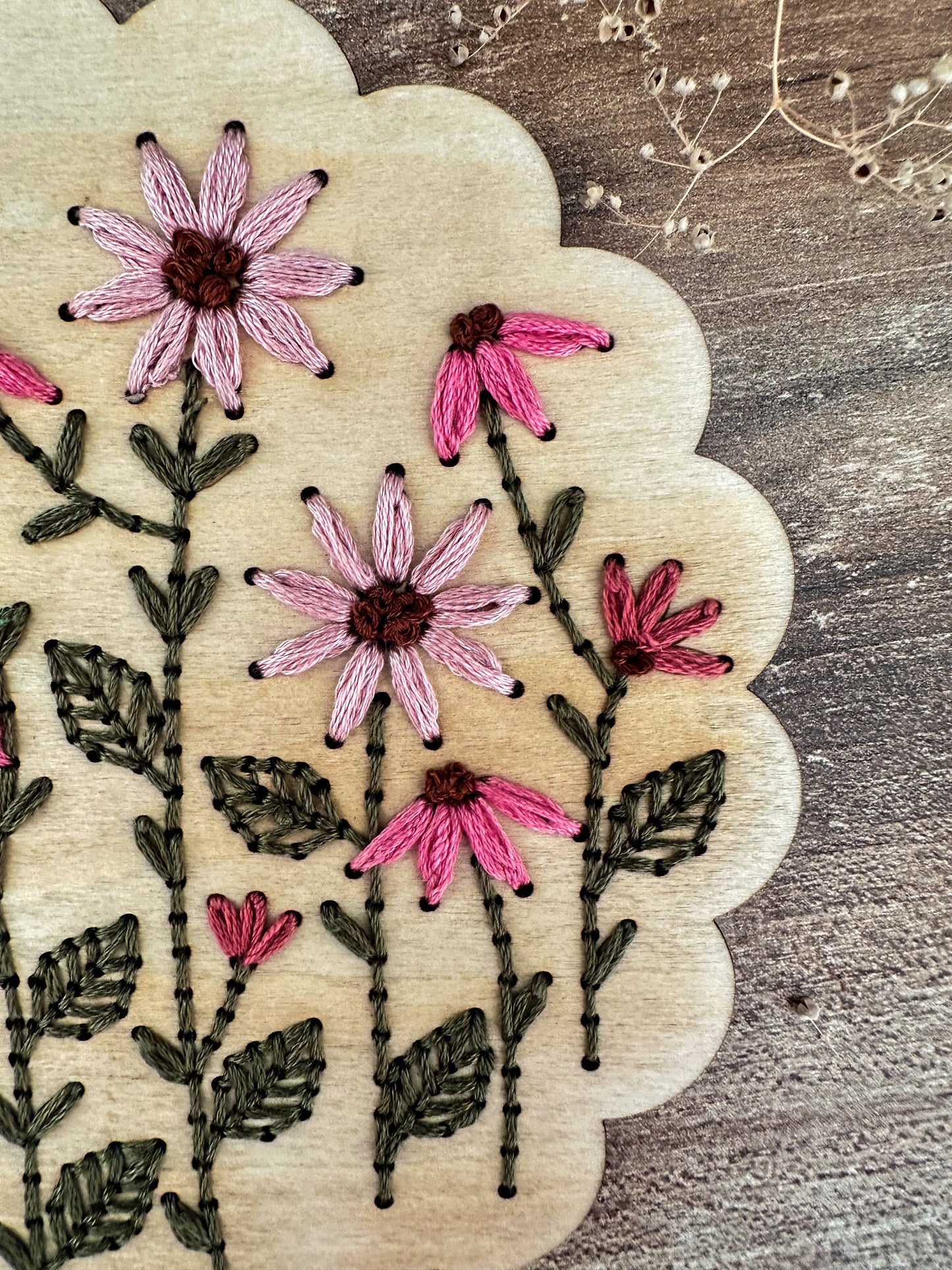 Base de broderie seule fleurs roses – Bois prêt à broder