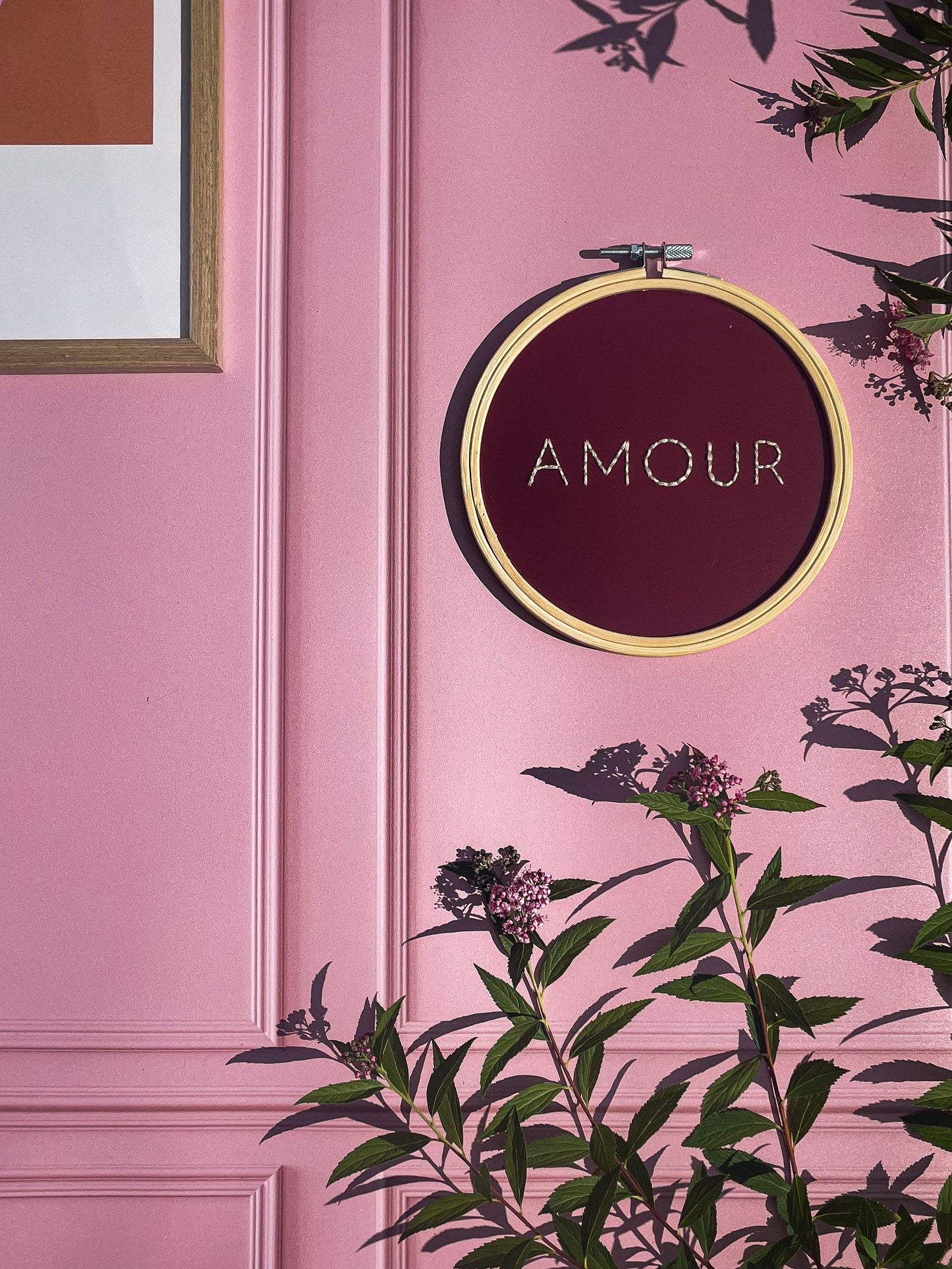 Broderie sur acrylique – AMOUR - Création artisanale en édition limitée