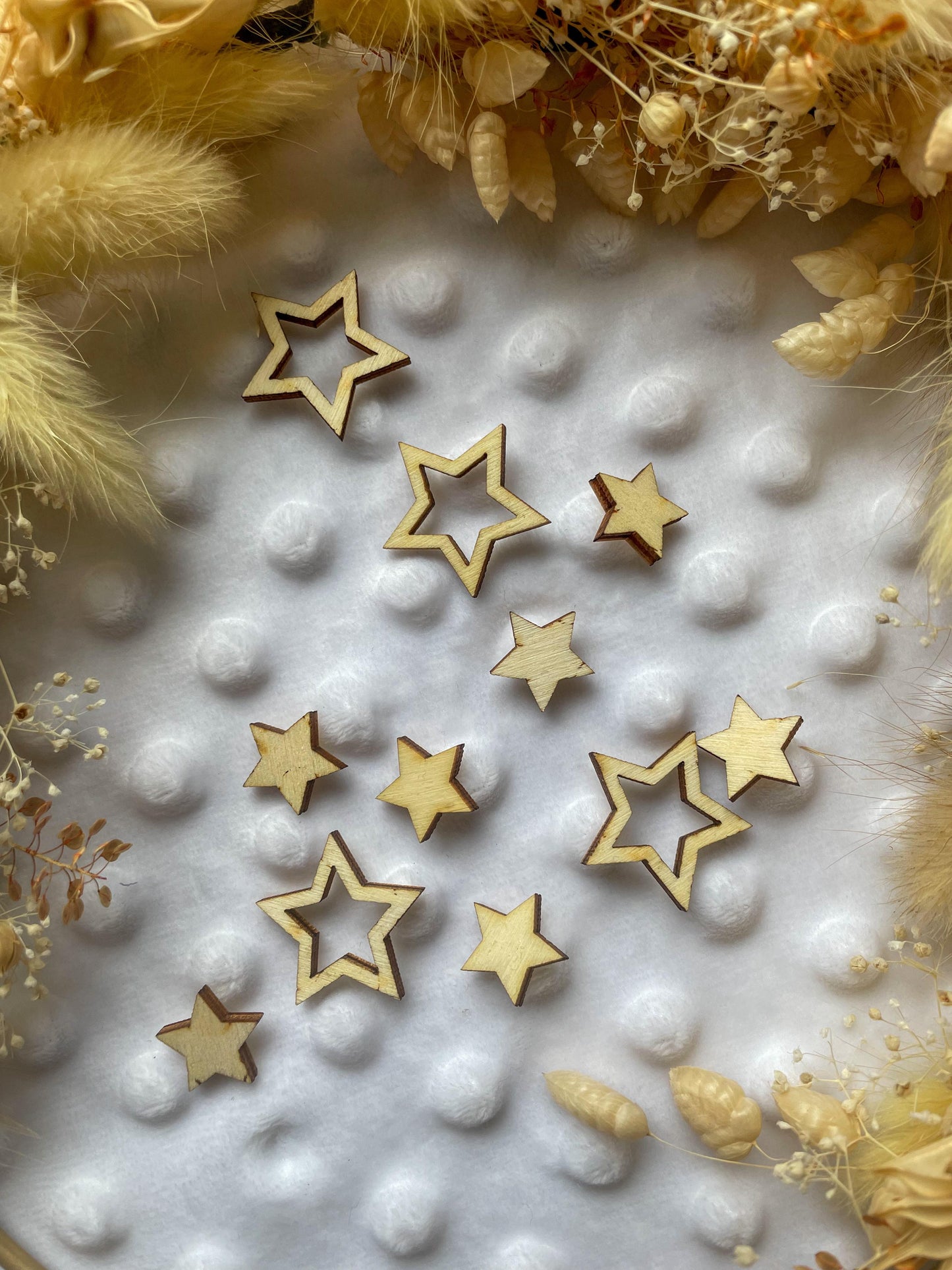 Confettis décoratifs en bois forme étoile