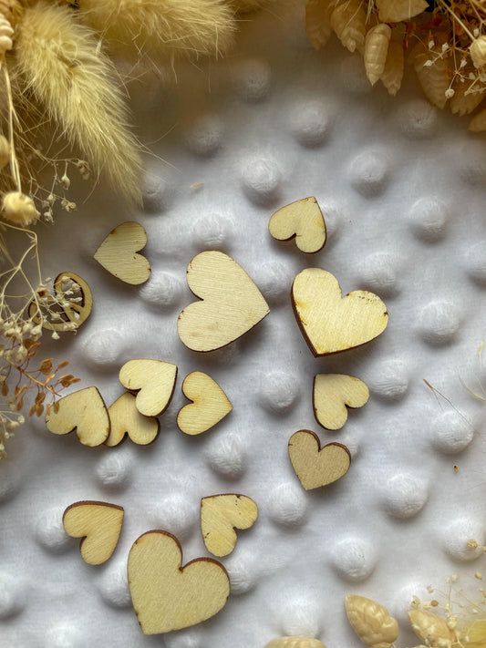 Confettis décoratifs en bois forme coeur
