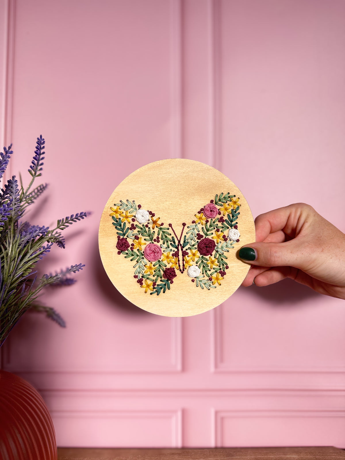 Base de broderie seule papillon floral – Bois prêt à broder