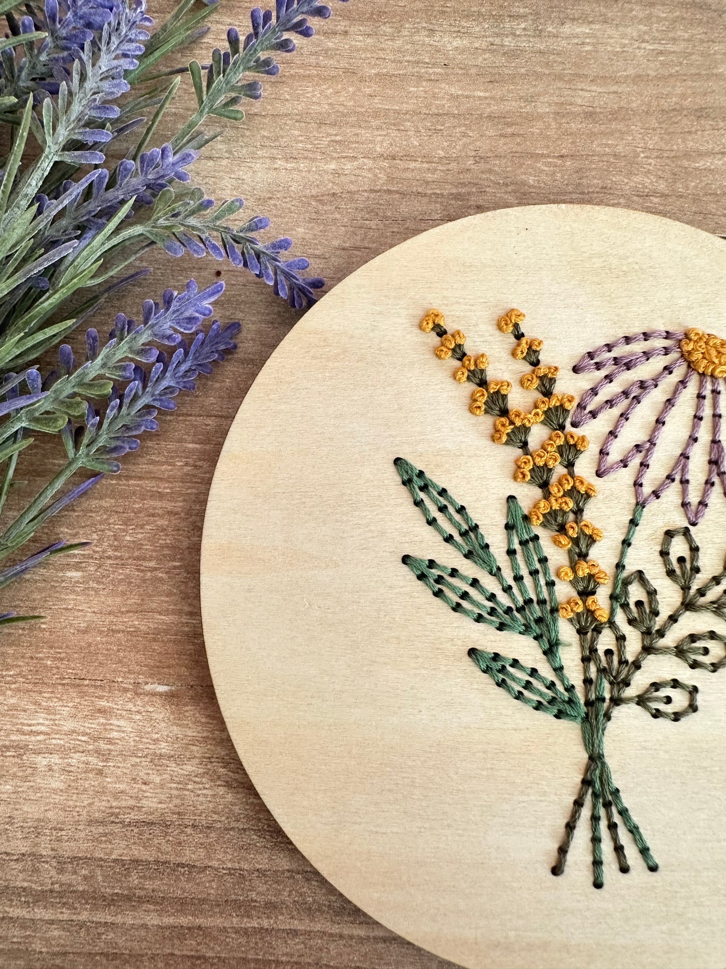 Base de broderie seule bouquet printanier – Bois prêt à broder