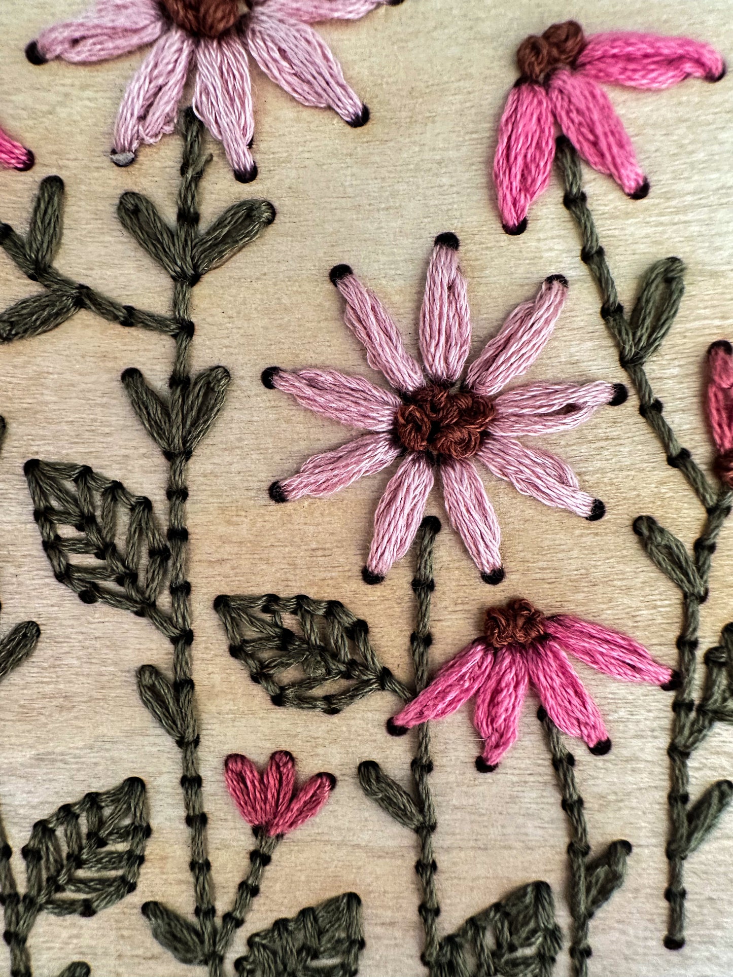 Base de broderie seule fleurs roses – Bois prêt à broder