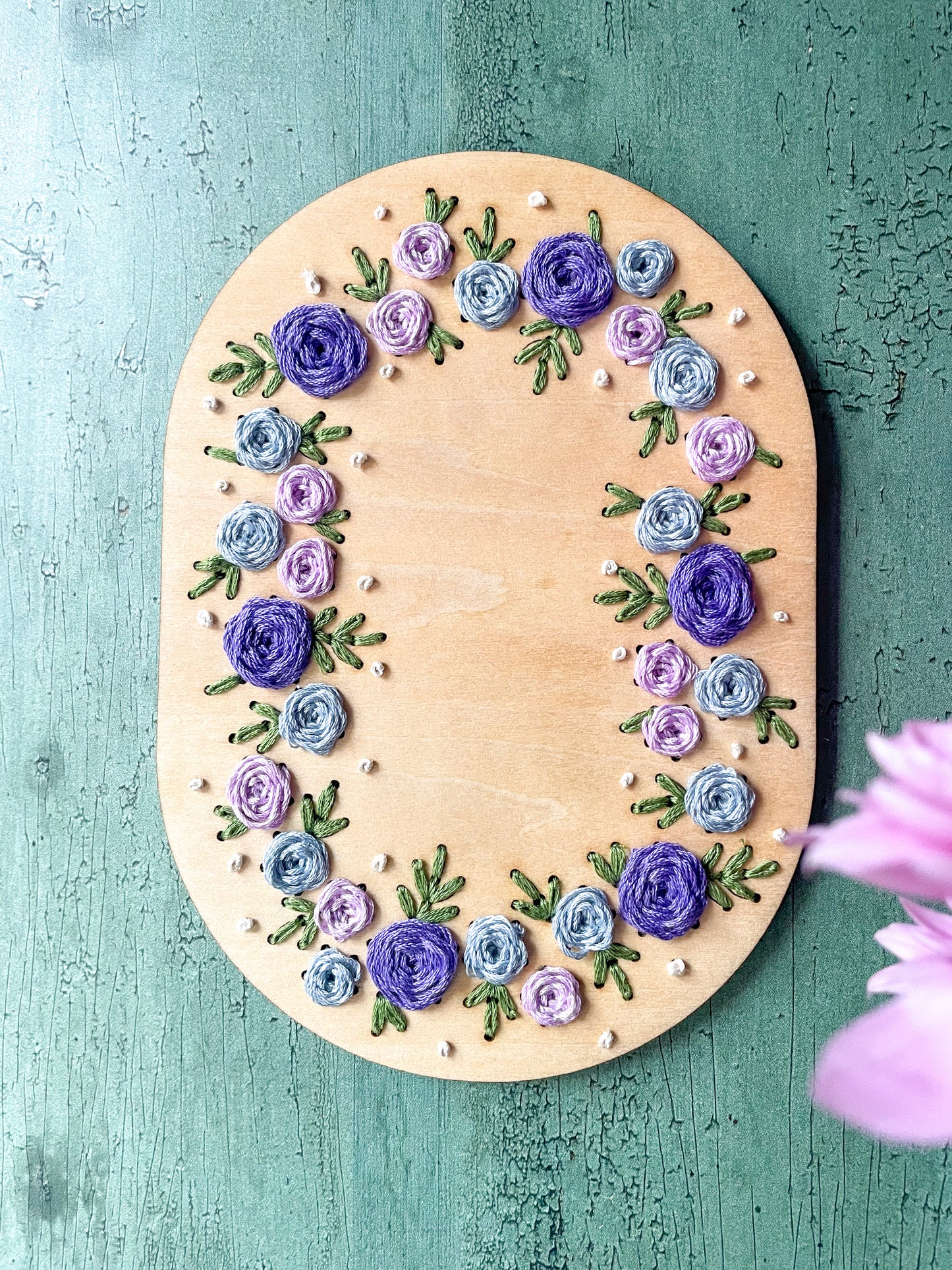 Base de broderie seule couronne de roses – Bois prêt à broder