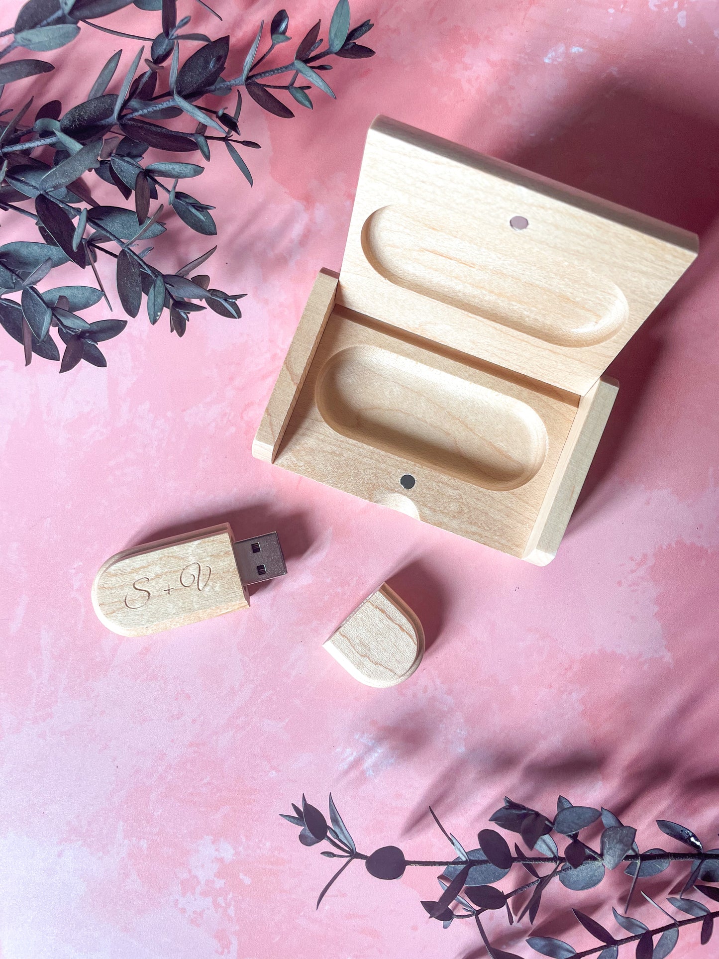 Clé USB gravée en bois 16GB et sa boîte de stockage personnalisées