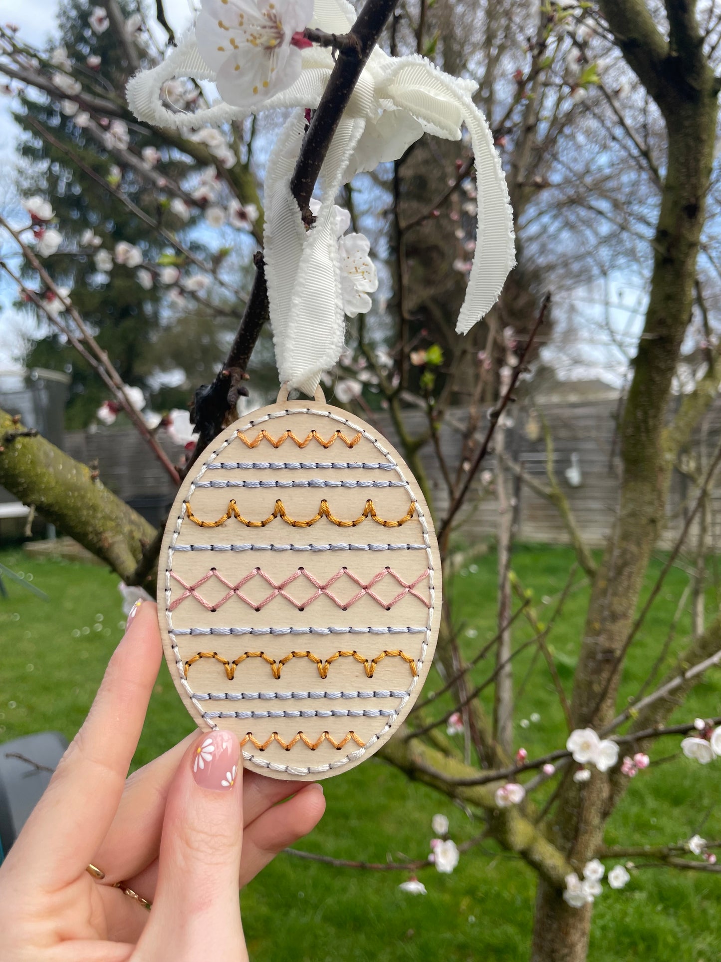 Base de broderie seule œuf de Pâques – Bois prêt à broder