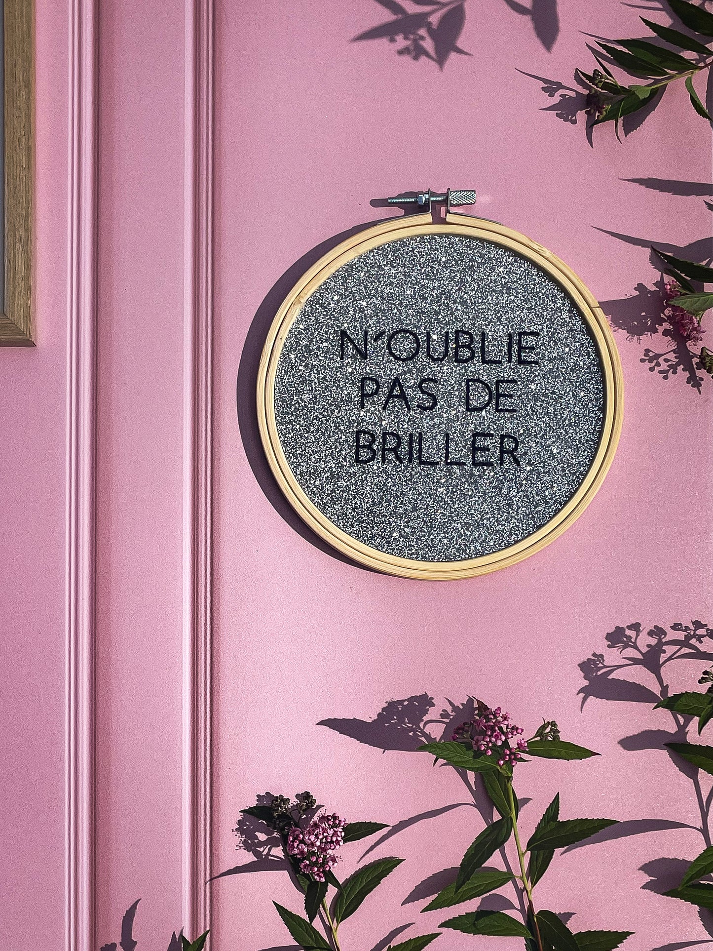 Broderie sur acrylique –  N’OUBLIE PAS DE BRILLER - ARGENT - Création artisanale en édition limitée