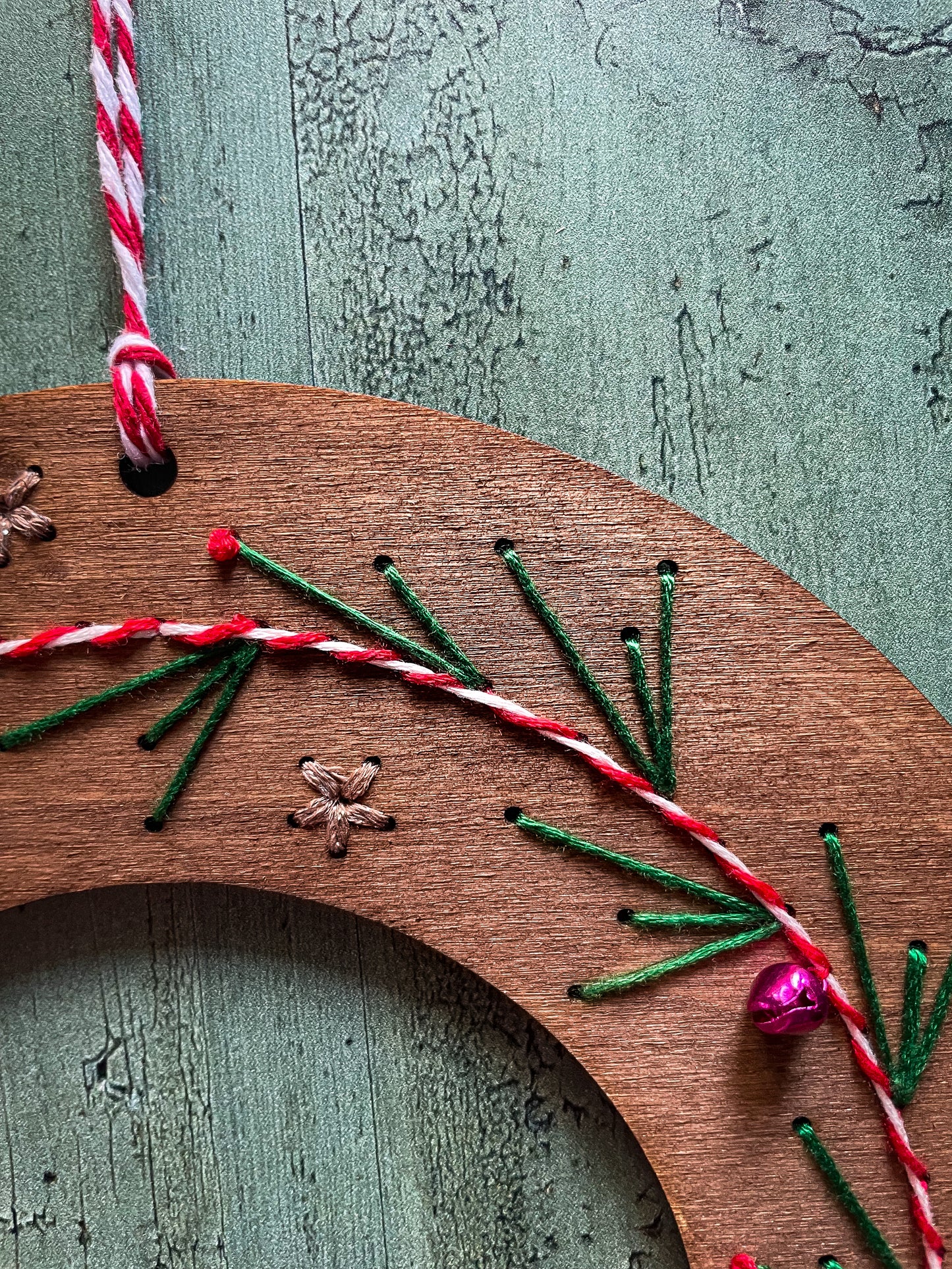 Kit de broderie couronne de Noël