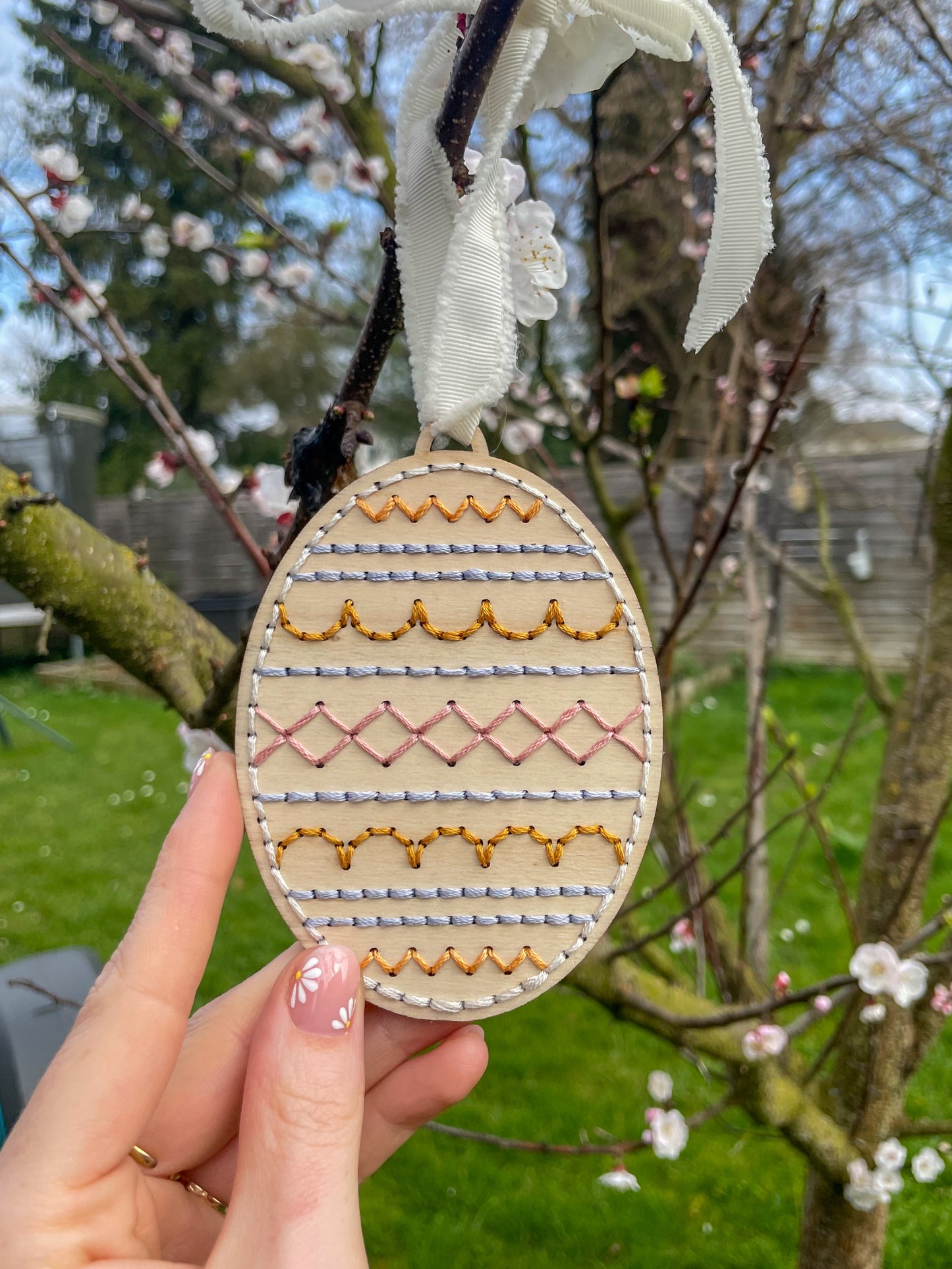 Base de broderie seule œuf de Pâques – Bois prêt à broder