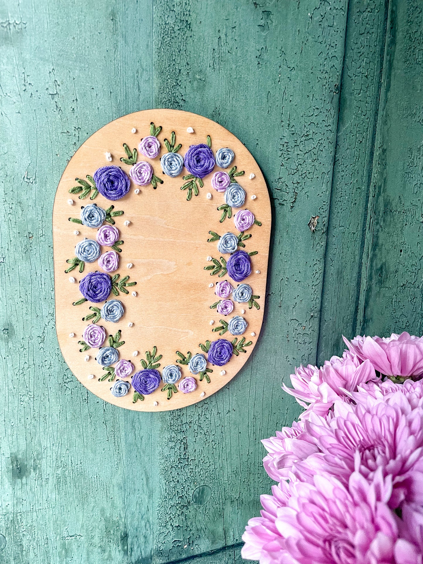 Base de broderie seule couronne de roses – Bois prêt à broder