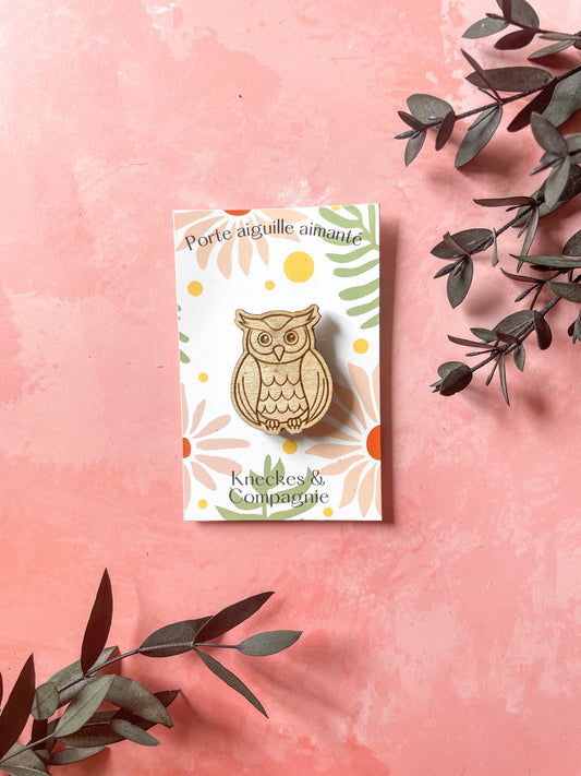 Porte-aiguille aimanté Hibou en bois – Fait main – Aimant puissant – Accessoire broderie - Collection Animaux