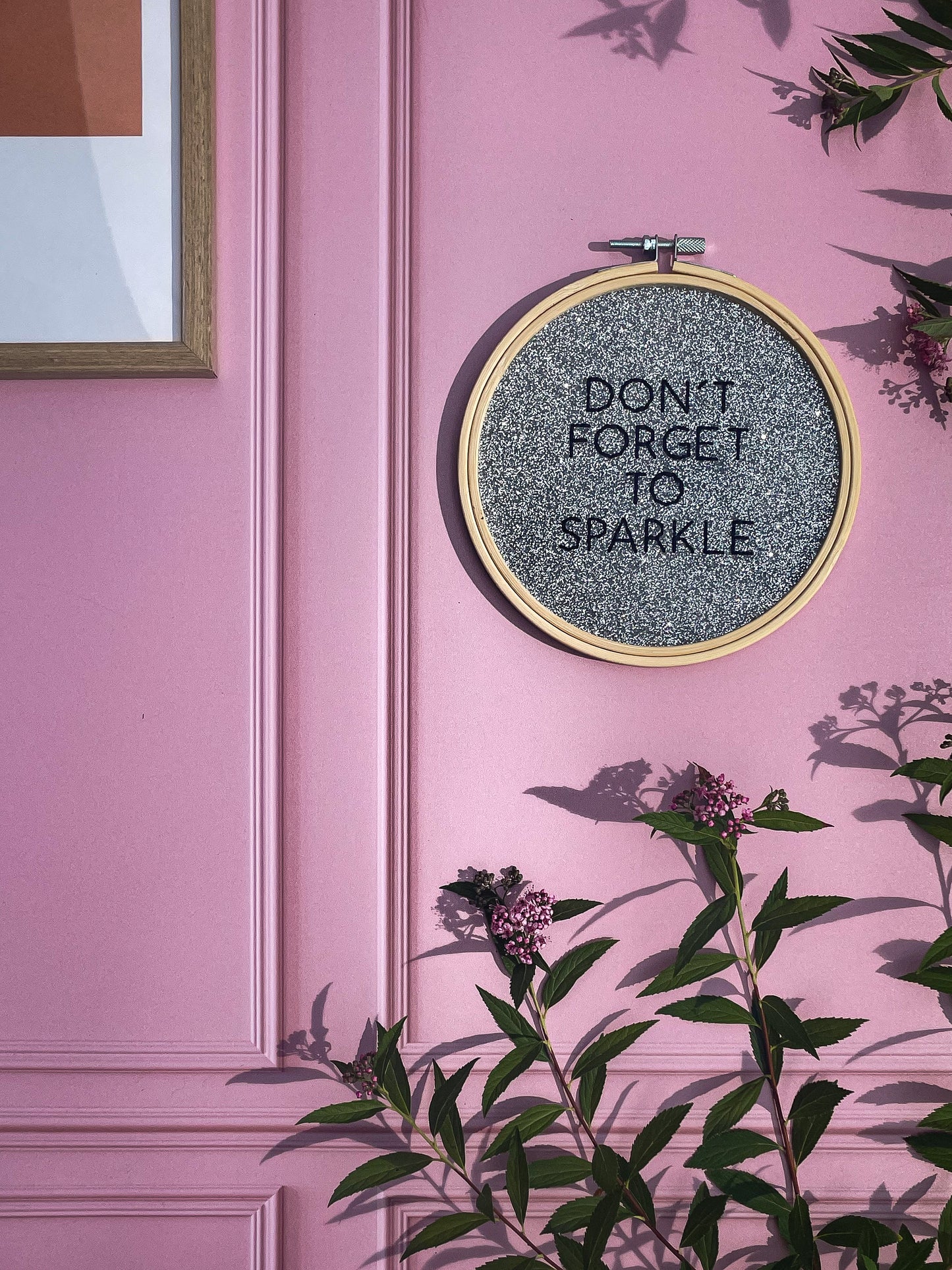 Broderie sur acrylique – DON’T FORGET TO SPARKLE - ARGENT- Création artisanale en édition limitée