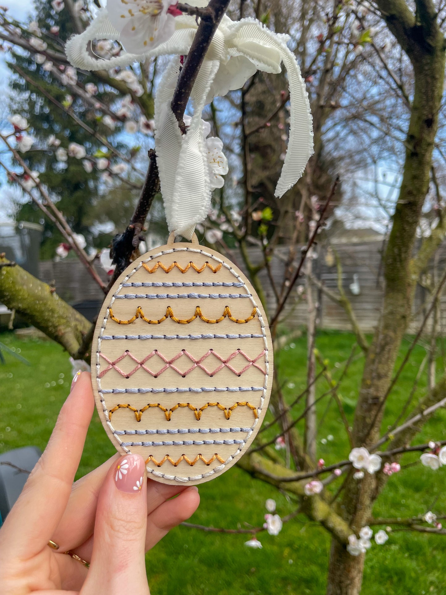 Base de broderie seule œuf de Pâques – Bois prêt à broder