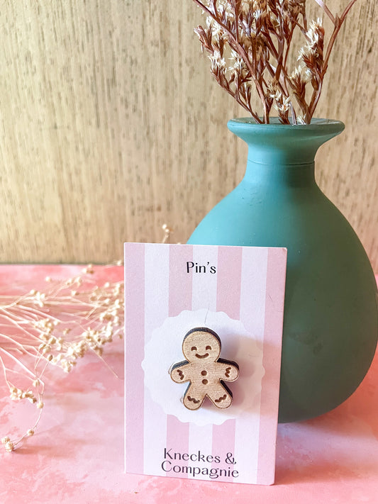 Pin’s motif manele, bonhomme pain d'épice en bois