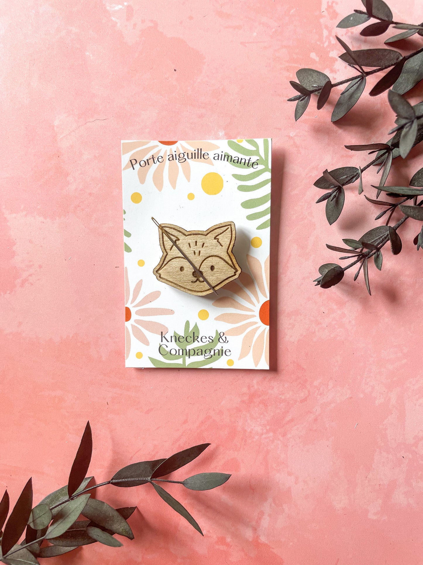 Porte-aiguille aimanté Tête de Renard en bois – Fait main – Aimant puissant – Accessoire broderie - Collection Animaux