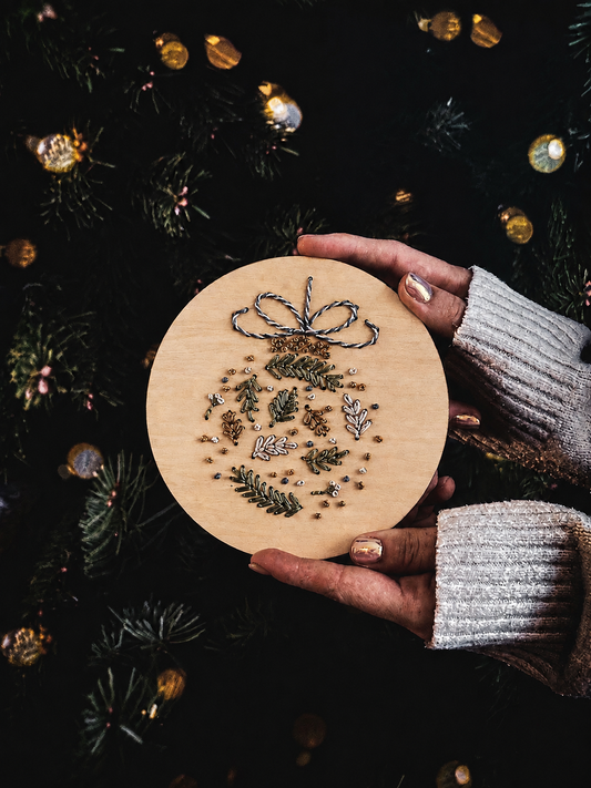 Kit de broderie boule de Noël décorative