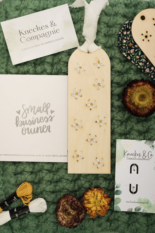 Kit de broderie marque page fleurs