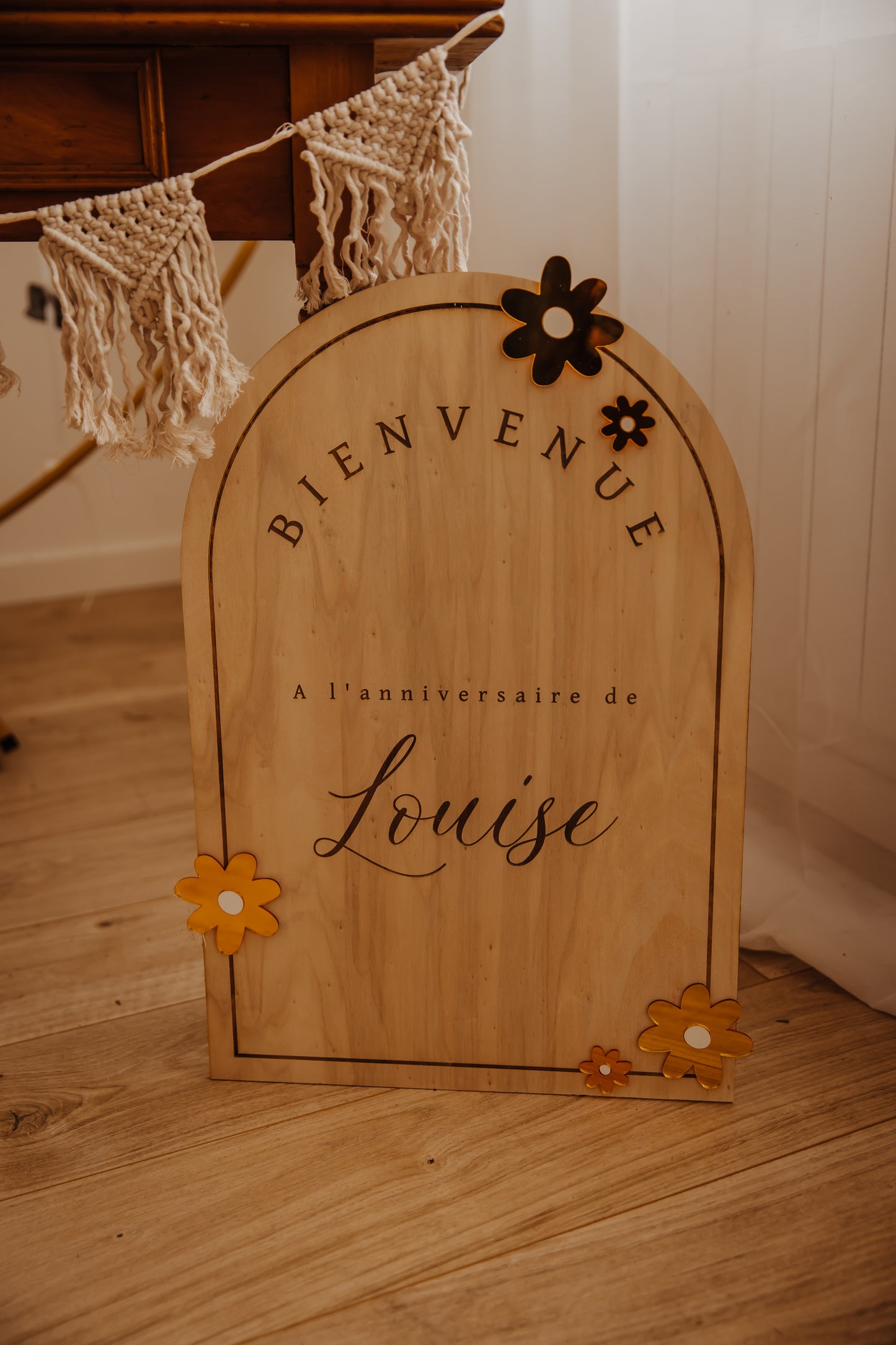 Panneau de bienvenue " Arche florale " avec incrustations de fleurs en acrylique