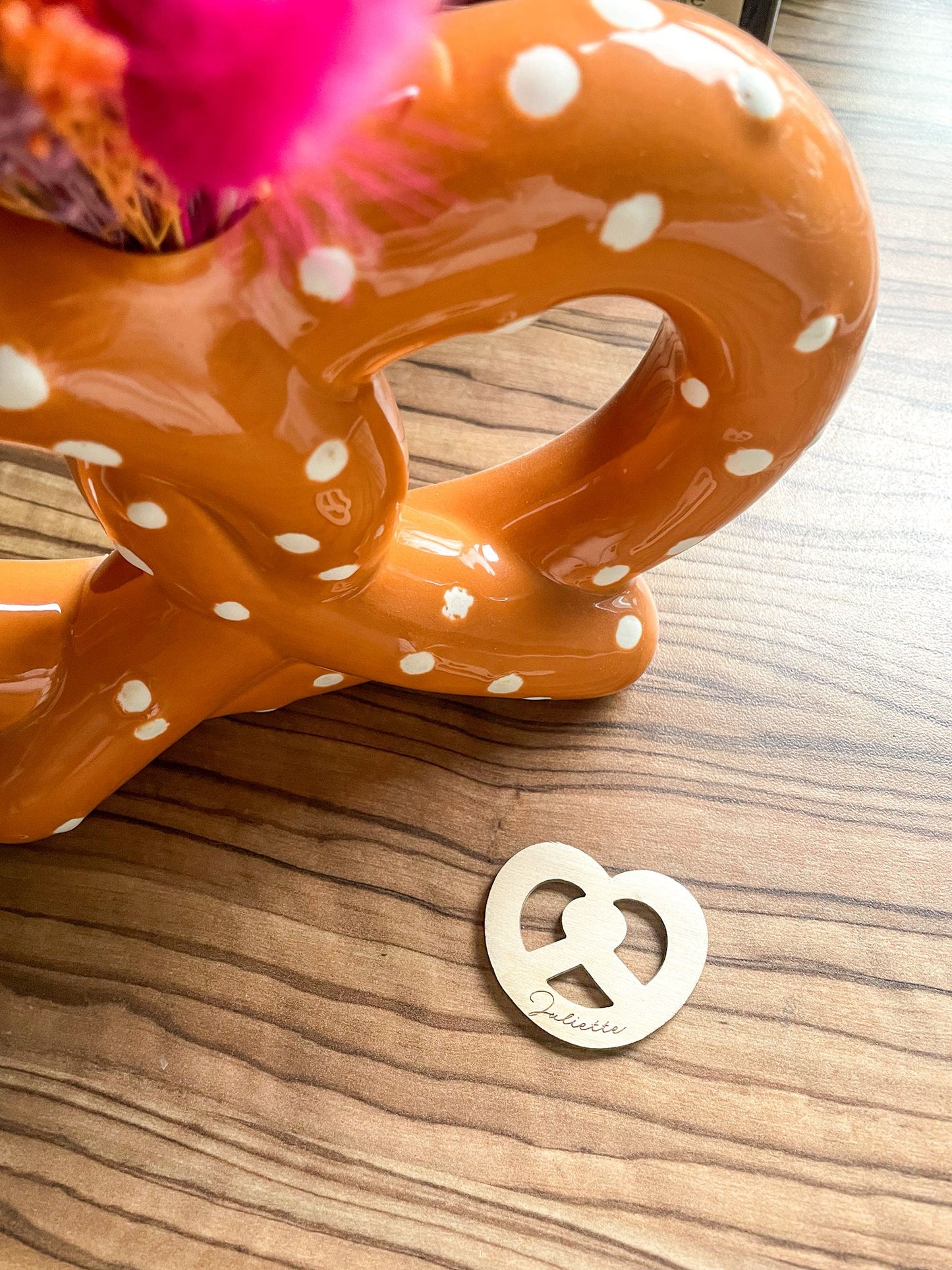 Marque place gravé et personnalisé forme bretzel